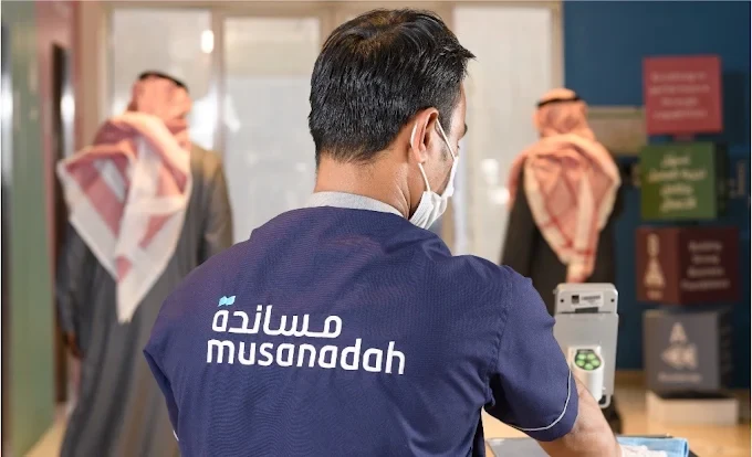 Musanadah field technician executing facilities management work with Facilio Connected CMMS